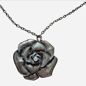 Elegant Vintage Silver Rose Flower Pendant Necklace